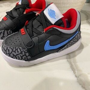 Nike Jordan Legacy 312 Low Kids Black and Red Sneakers with Blue Accents size 6C